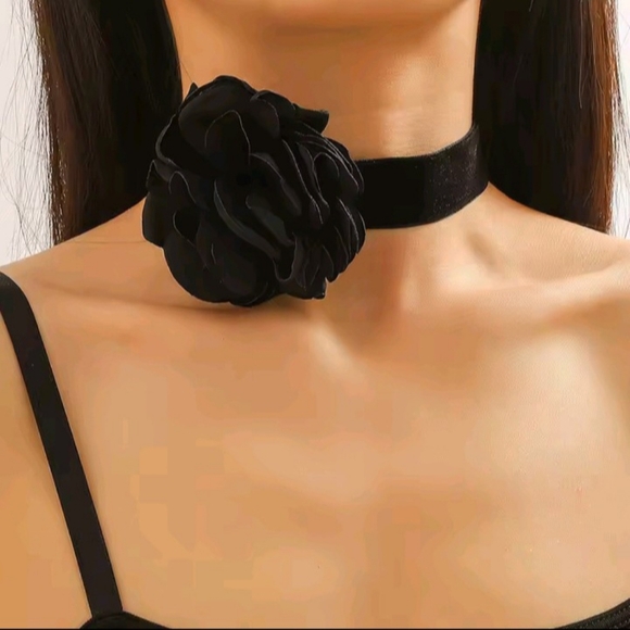 Jewelry - Women Black Flower Velvet Choker Necklace